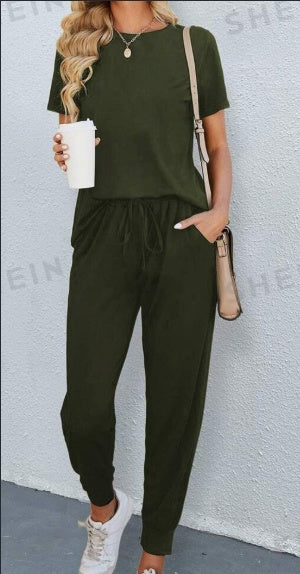 Army green solid round-neck short-sleeve tee and matching pants set, elastic waist